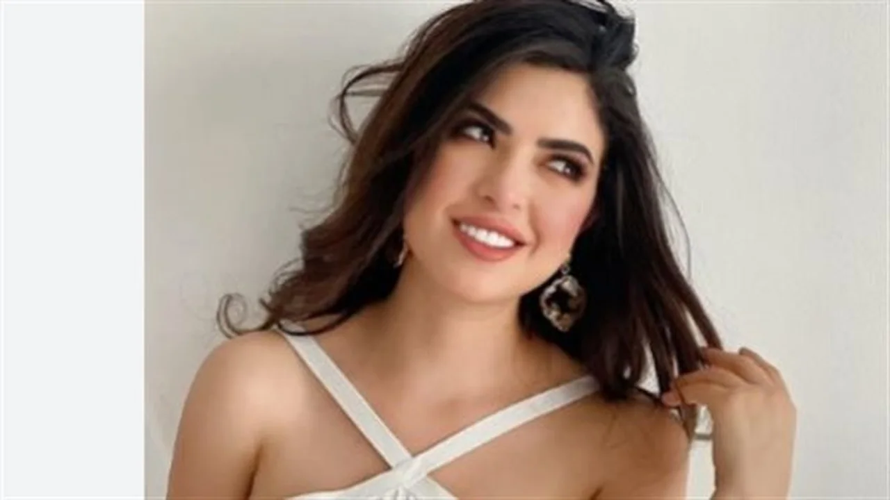 إطلالة ميرنا جميل.. تنسيق النبيتي والذهب يخطف الأنظار في أحدث أعمالها الدرامية